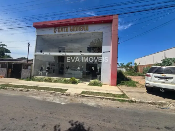 Loja comercial em avenida