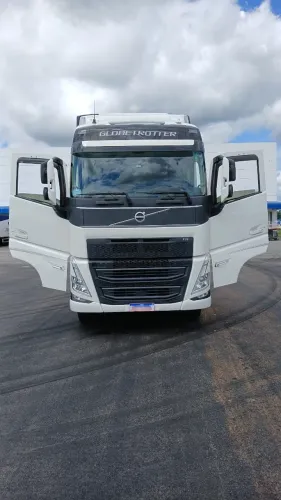 FH540 6X4 GLOBETROTTER 2022-ÚNICO DONO