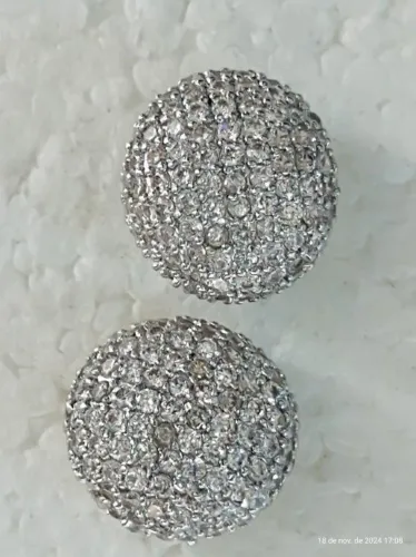 par de brincos chuveiro com centenas de micro zircônias