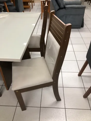 Mesa com 4 cadeiras