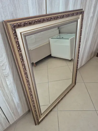 Espelho com Moldura Retrô