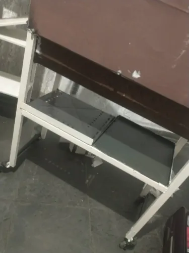 Churrasqueira com rodinhas , para uso comercial ou residencial, barato, vendo ou troco.