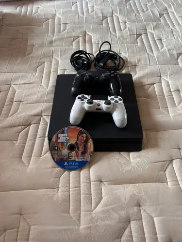 PlayStation 4 - Slim (2 controles e gta5)