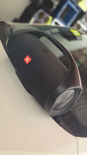 JBL bombox 