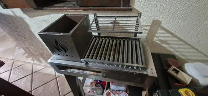 Churrasqueira Parrilla Inox Residencial Com Carrinho Cold Box (USADA ACEITA PROPOSTA)