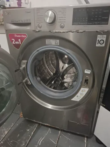 Máquina de lavar e seca LG de 11kgs em bom estado de lavar roupa voltarem  220