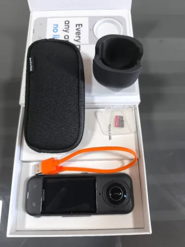 Câmera Insta 360 X5