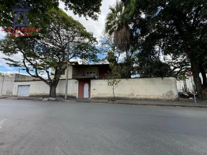 Casa de esquina à Venda - Jd. São Luiz