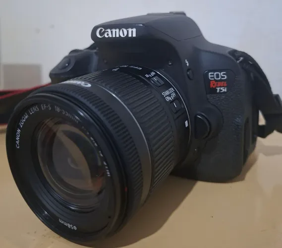 Câmera Canon t5i com lente 18-55mm