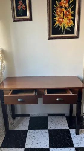 escrivaninha de madeira