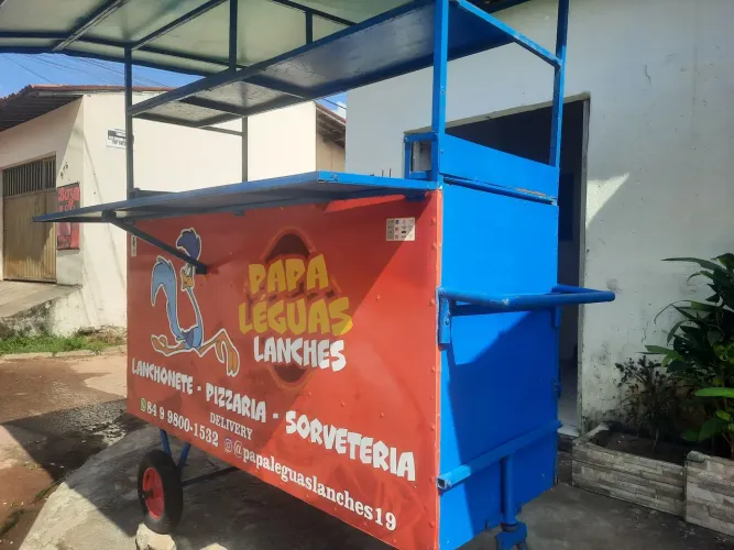 Carinho de lanche tipo trailer.