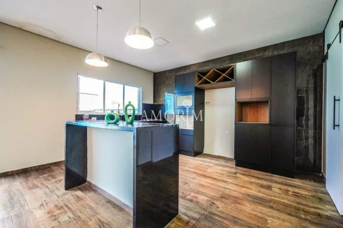 CASA PARA LOCAÇÃO NO PORTAL DOS IPÊS COM 3 SUÍTES E 2 VAGAS EM CAJAMAR