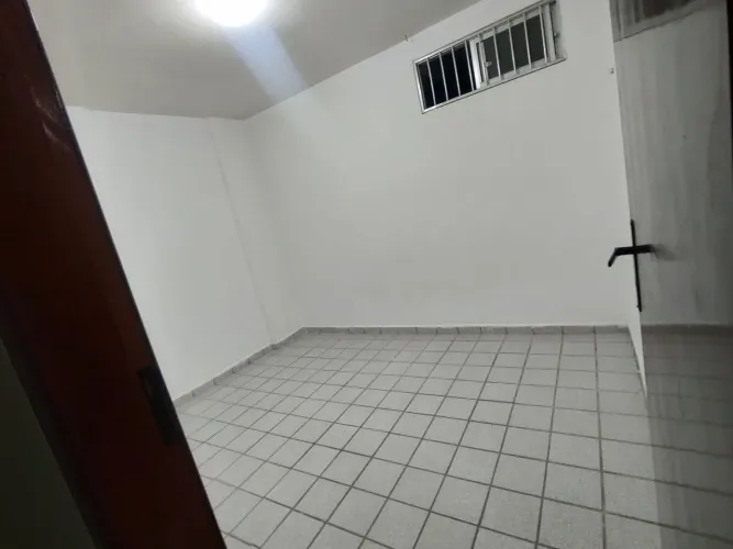 Aluga-se quarto pra mulheres, que trabalhem, responsável, organizada