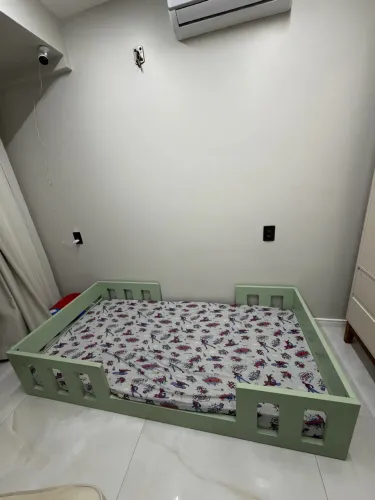 Cama montessoriana infantil