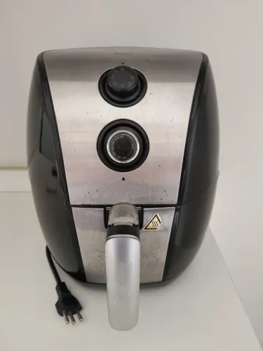 Air Fryer Preta e Inox - Usada