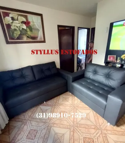 Conjunto de sofá no courino