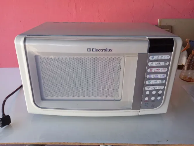 Microondas pra arrumar ou peças funciona mais está fazendo barulho