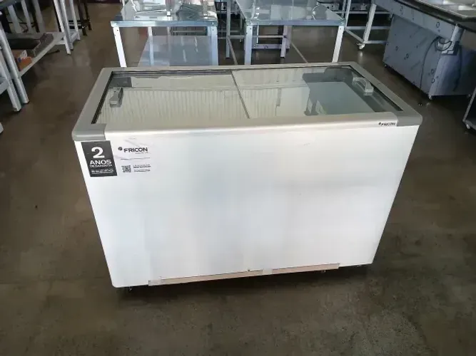 FREEZER 411L FRICON TAMPA DE VIDRO