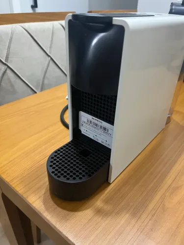 Cafeteira NESPRESSO 
