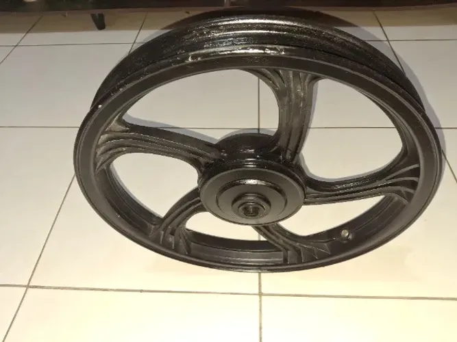 Roda liga leve aro 18 fan 125 e 150 2009 em diante.