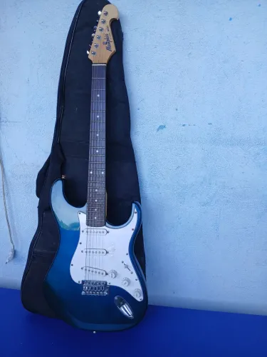 Guitarra c capa