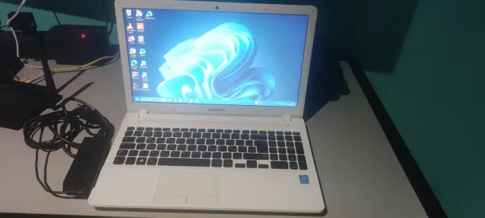 Notebook USADO - Expert X20 Samsung i5 NP270E5K-KWWBR.<br><br>Branco (USADO)