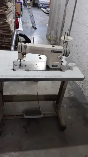 Maquina costura reta