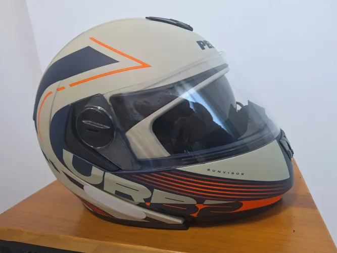 Capacete Peels Urb2 escamoteavel articulado - seminovo, usado poucas vezes.
