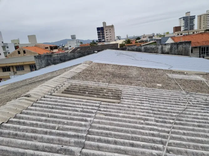 Manutenção em telhado