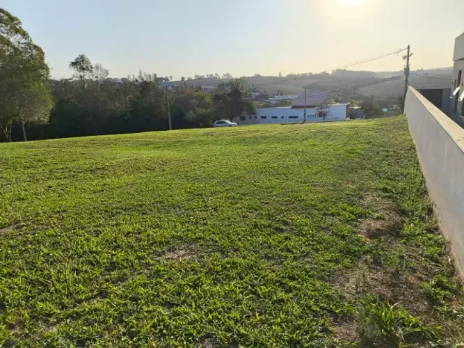 Terreno Village Ipanema II com linda vista e boa topografia