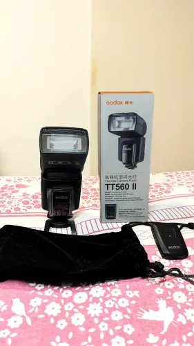 Flash godox TT560 II (Novo) contendo 2 acessórios que vem junto com ele