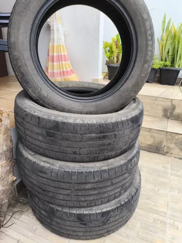 Jogo de pneus 225/60 R18 