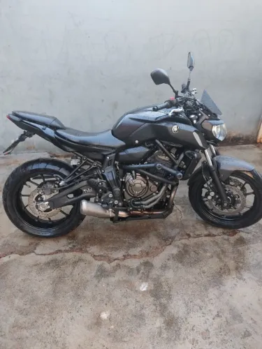 mt-07 impecável