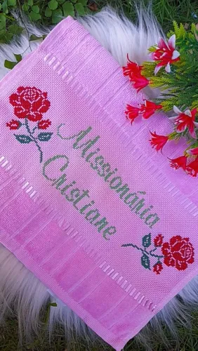 Toalhinha personalizada bordada a mão 