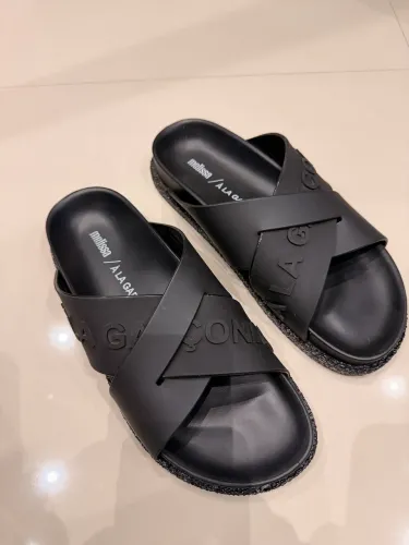 Chinelo Melissa + À La Garçonne 