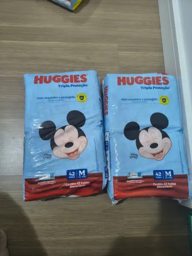 Kit 2 pacotes de fralda Huggies tamanho M 42 unidades