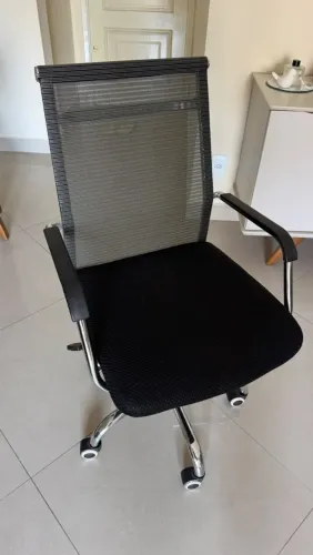 Cadeira de Escritório Executiva Presidente - Preta com Base Cromada