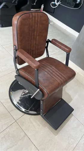 Cadeira e bancada de barbeiro