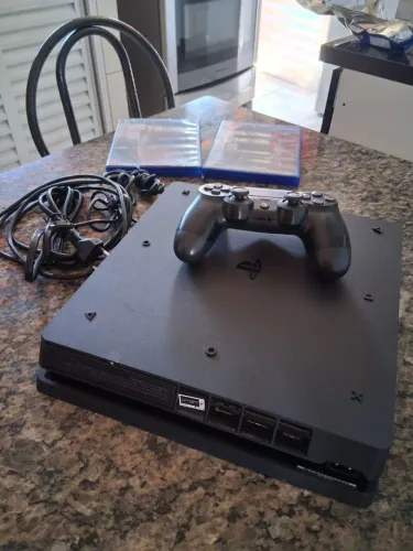 Playstation 4 slim