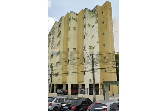 VENDA 2 Quartos e dependência completa em localização estratégica na Estrada de Belém