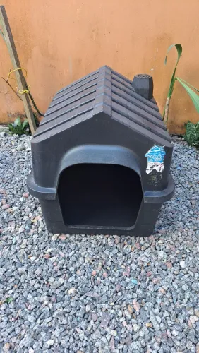 Casinha de cachorro,nova pouco usada Tamanho Grande 50,00 podemos combinar a entrega