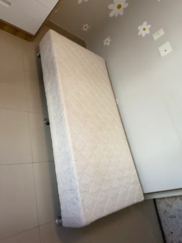 Base de cama box Solteiro - perfeito estado