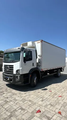 VW 17-280 Costellation com baú frigorífico