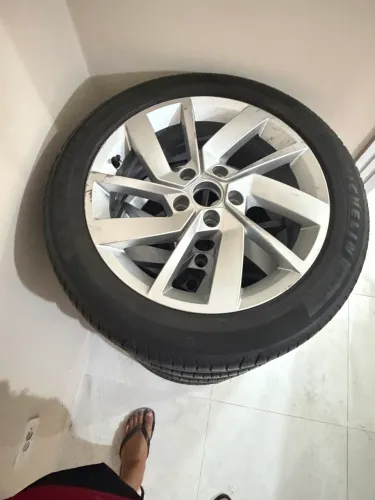 Vende-se jogo de roda mais pneus Jetta 2020 tudo zero!!