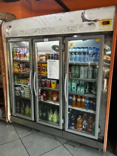 Freezer vertical laticínio 3 portas 220 v