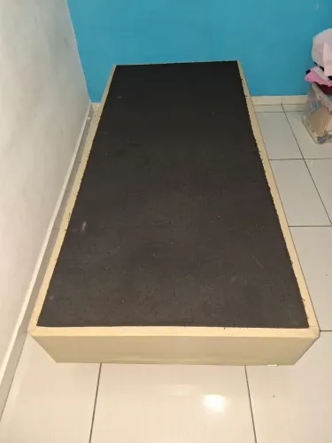 Cama solteiro com colchão - preço de desapego.