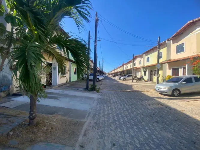 Casa Duplex em Condomínio com área de lazer próximo Av Godolfredo Maciel!