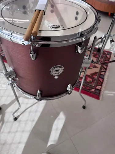 Vendo bateria acústica usada pouquíssimas vezes. Valor: 5.900,00