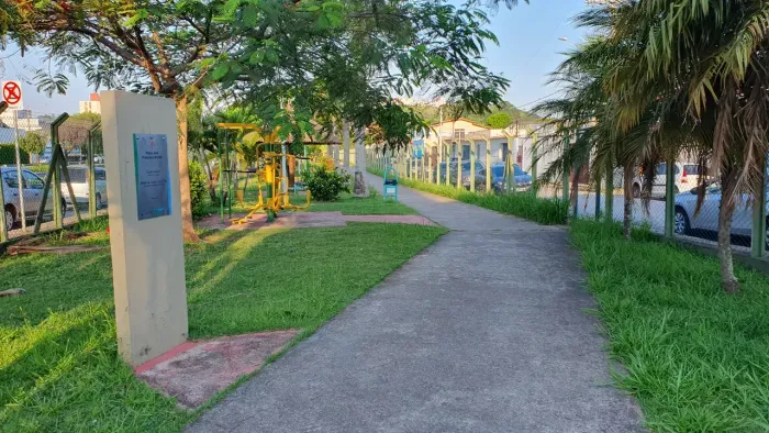 Locação Casa Térrea com Edícula 3 cômodos - 150 m2 - 2 dormitórios - R$ 3.600,00 - Vila Jo