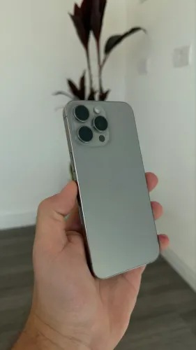 iPhone 15 Pro Max 256gb Titanium natural, sem detalhes